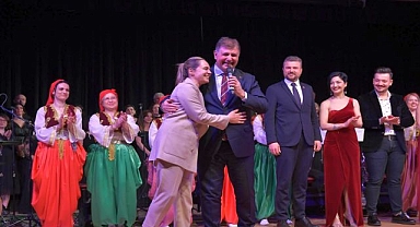 Başkan Tugay, Balkan ezgilerine eşlik etti