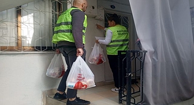 Bayraklı Belediyesinden 13 bin kişiye iftar paketi