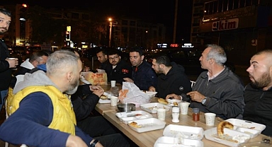 CHP’li Önal, taksicilerle sahurda buluştu