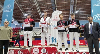 Foçalı taekwonducu yarı finali altınla geçti