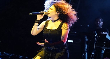 Çim Konserleri'nde Sena Şener rüzgarı