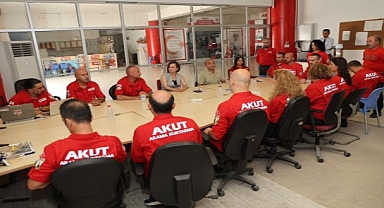 Kınay'dan AKUT İzmir ekibine taziye ziyareti