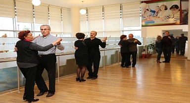 Karşıyaka Belediyesi'nden ücretsiz salon dansları kursu