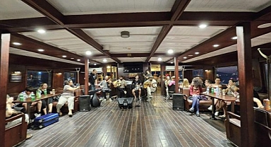 Körfez'den rembetiko ezgileri yükseldi