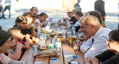 Başkan Tugay çocuklarla buluşmaya devam ediyor