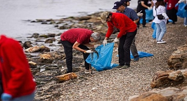 İzmirlilerden Dünya Rekoru İçin Kıyı Temizliği