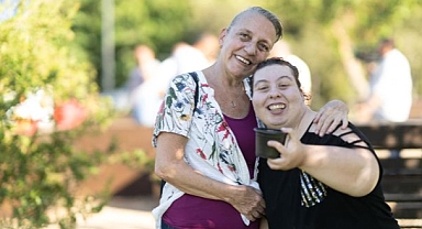 Minik Eller Toprakla Buluştu