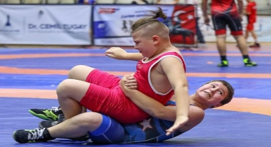 Minik sporcular Cumhuriyet için ter döktü