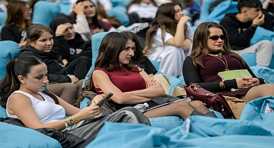 Üniversiteli gençler İzmir’e festivalle “merhaba” dedi