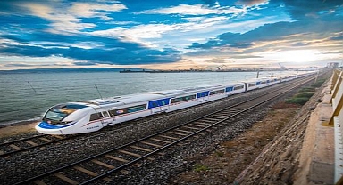 Başkan Tugay’dan TCDD’ye İZBAN çıkışı: “Ray kirasını kaldırın, 90 dakika hemen gelsin”