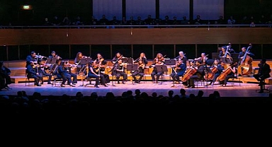 İzmir'de Ata'ya özlem notalarla yankılandı