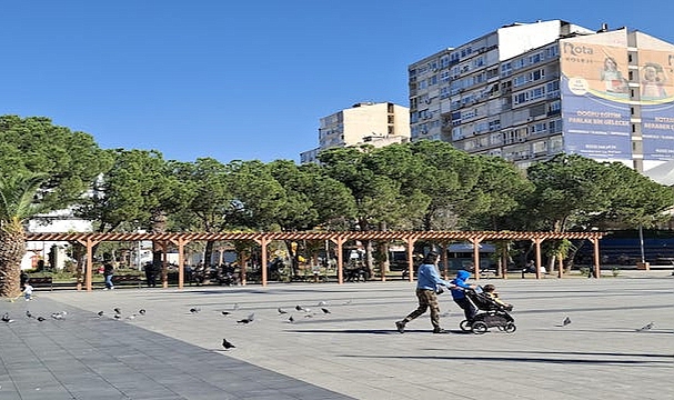 İzmir'in göbeğinde davalık benzin istasyonu!