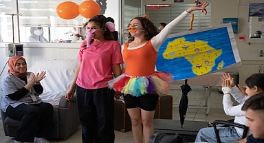 İzmir Şehir Tiyatroları’nın “Sanat İyileştirir” projesi sürüyor