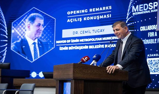 Başkan Tugay İZİKAD’ın MEDSPARC Uluslararası İş Zirvesi’ni açtı