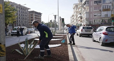 İzmir'in çehresi su tasarruflu bitkilerle güzelleşiyor