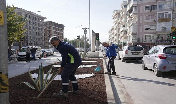 İzmir'in çehresi su tasarruflu bitkilerle güzelleşiyor