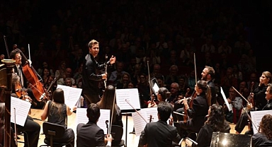 İzmir Oda Orkestrası dünyaca ünlü klarnetçi Barragán ile sahne aldı