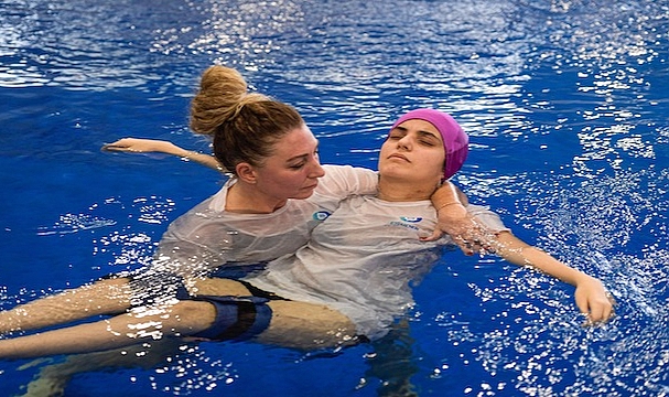 Suyun iyileştirici gücüyle engeller aşılıyor