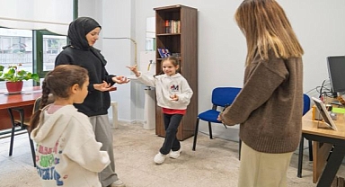 Çocuklar Renkli Harfler ile öğreniyor