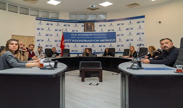 İzmir’de yağış sonrası hasar tespit ve müdahale çalışmaları devam ediyor