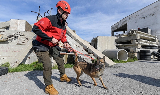 Afetzede hayvanlar için ilçelere arama kurtarma eğitimi