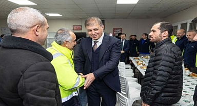 Başkan Tugay, mesaiye emekçi ile başladı