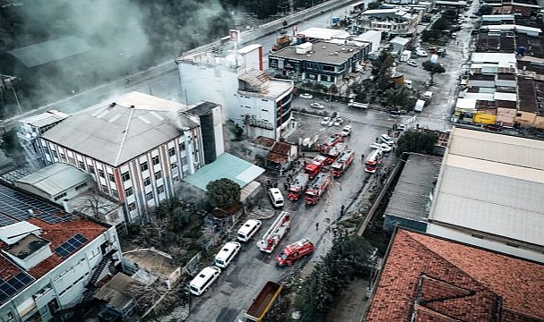 Bornova’daki fabrika yangını söndürüldü