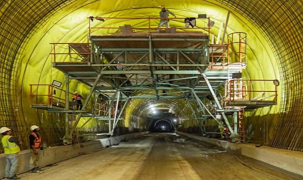 Başkan Tugay: 1 milyar doları bulan kredi 2 senedir imza bekliyor