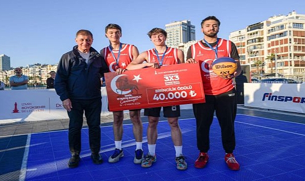 Gençler İzmir’i ayağa kaldırdı