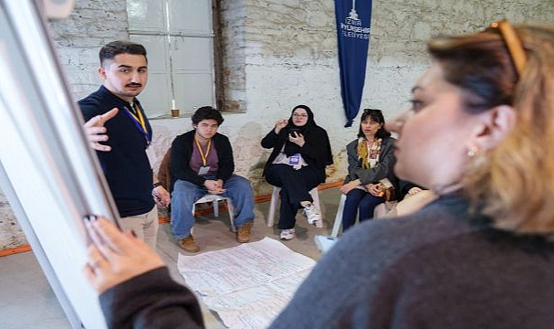 İzmirli gençlere dünyadan iklim desteği
