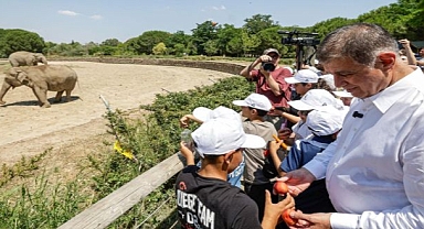 Başkan Tugay sözünü tuttu, çocukların yüzü güldü 
