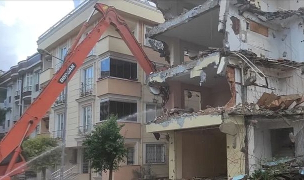 İzmir’de 8 kamu binası için yıkım ihalesi: Valilik süreci başlattı