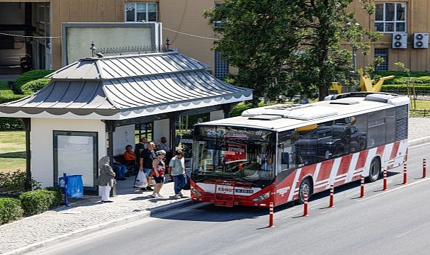 İzmir'in kimliğini yansıtan Konak Durağı hizmete açıldı