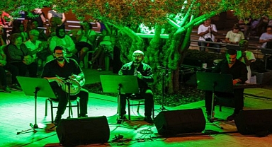 Zeytin ağacının altında “Gece Makamı” ezgileri